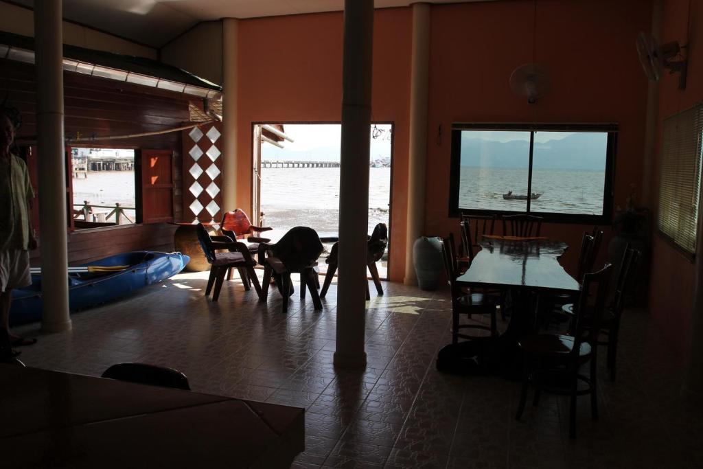 Ban Sulada Guest House Laem Ngop Zewnętrze zdjęcie